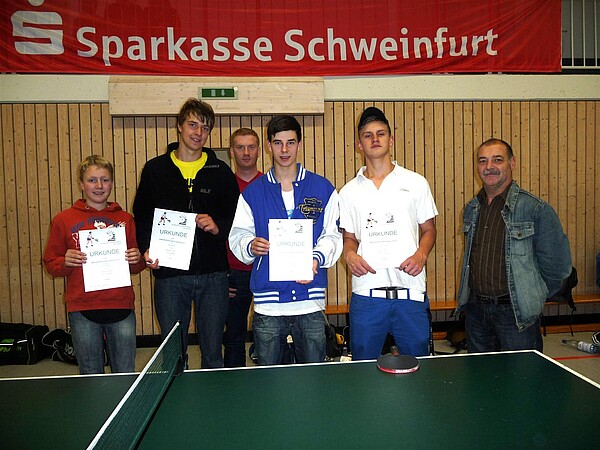 v.l.:M.Schüll, D.Weber, stv.Kreisjugendwart A.Strauß, F.Schönbach, M.Dotzel, KV A.Glos